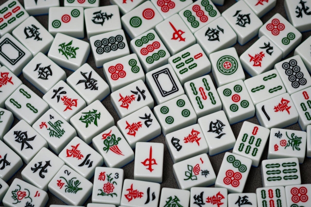 4 Cute Ways to Include Mahjong in Your Holiday Parties