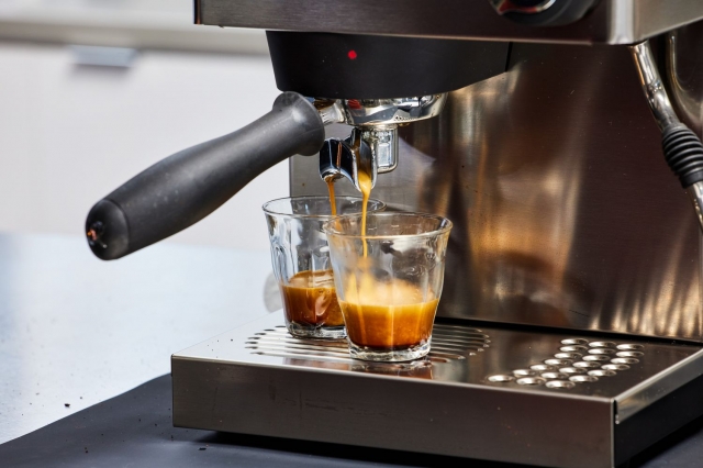 Why Home Baristas Are Choosing Semi-Automatic Espresso Machines in 2025
