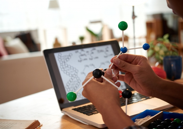 Which is the Best University for B.Sc. Hons. with Research in Physics?
