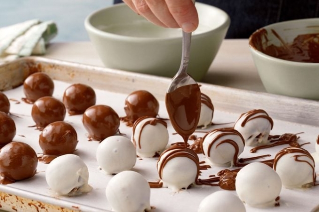 Step by step Guide: How to make handmade chocolate truffles? 