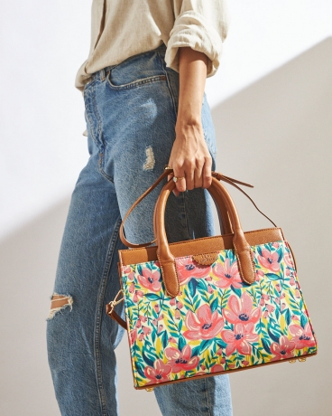The Timeless Appeal of Tote Bags for Women: A Blend of Style, Function, and Versatility
