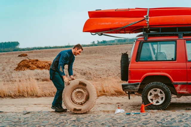 Need a Stronger Jeep Tire Carrier? Here’s What to Look For