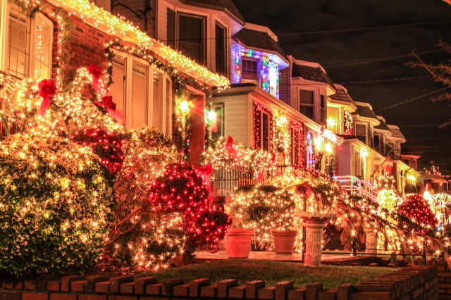 How Holiday Lighting Can Strengthen Neighborhood Traditions