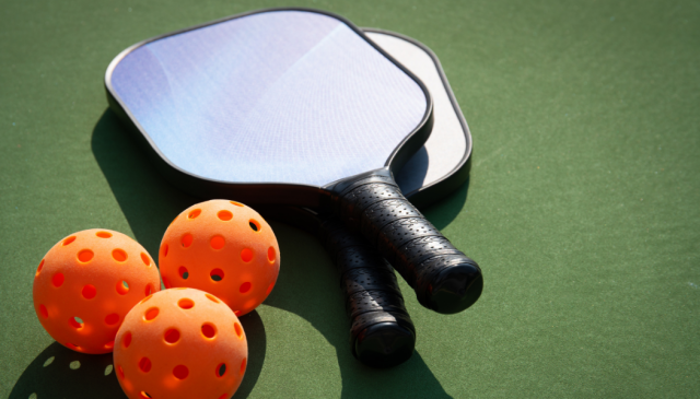 5 Benefits of Buying Yourself a New Pickleball Paddle