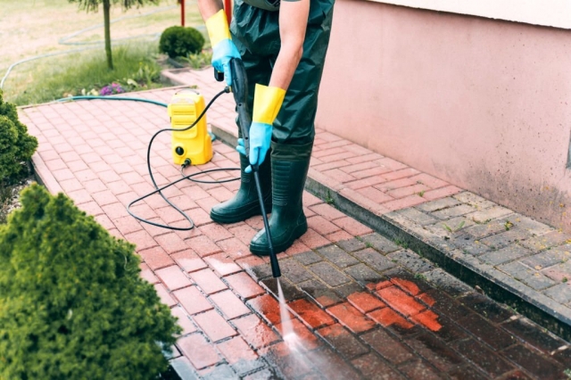 Exploring the Right Path: Navigating Professional Power Washing Services for Driveway Cleaning