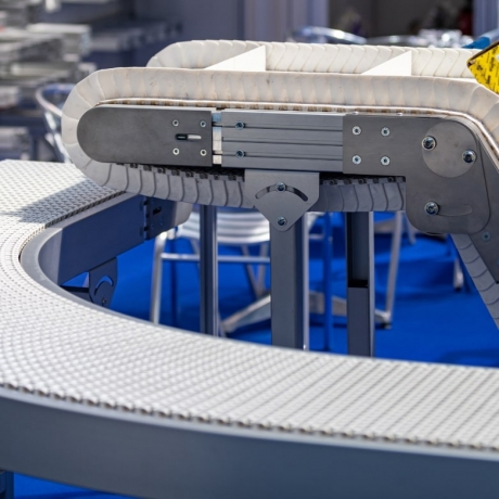 Maximizing Efficiency with Custom Conveyor Belt Systems