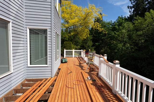 Why You Should Hire a Professional to Stain Your Cedar Fence in Gresham