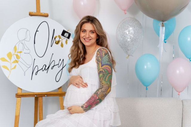 Captivating Studio Maternity Photoshoot Ideas: Stylish Maternity Dresses and More