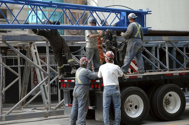 A Guide to Truck Bed Lifts: Types and Uses