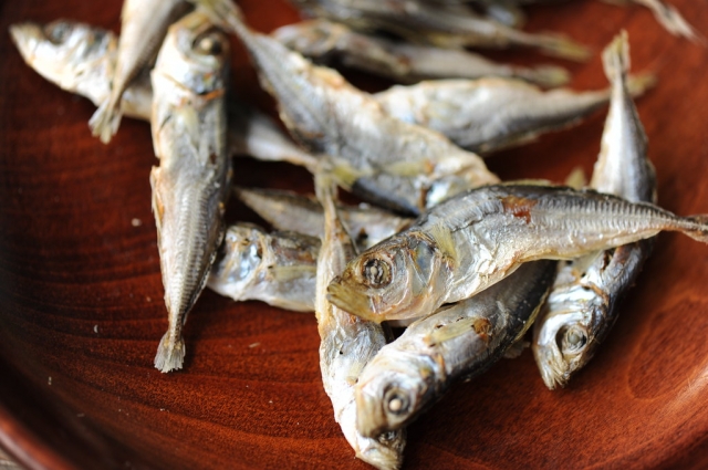 Exploring the Benefits of Dried Whole Fish for Your Dog's Health