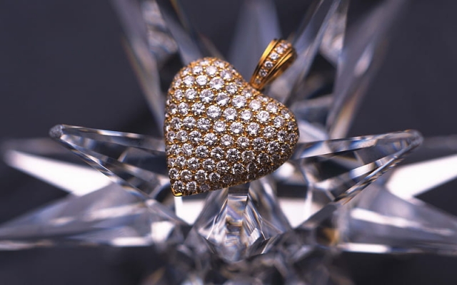 It's hard to deny the timeless appeal of heart-shaped Necklaces