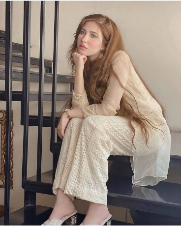 Islamabad Models - Epitome of Elegance: Graceful Icons Setting the Fashion Standard
