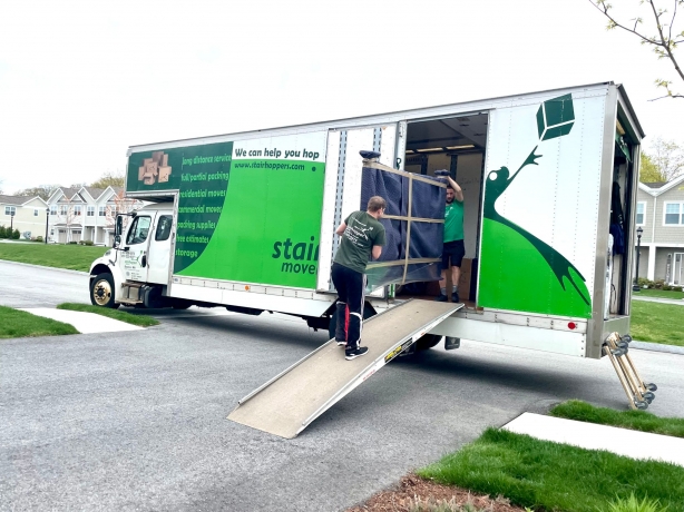 How Long Distance and Local Movers Handle Fragile and Valuable Items