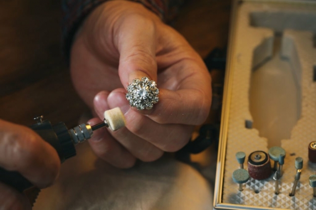 5 Signs Your Precious Ornaments Need Jewelry Restoration and Repair Services 