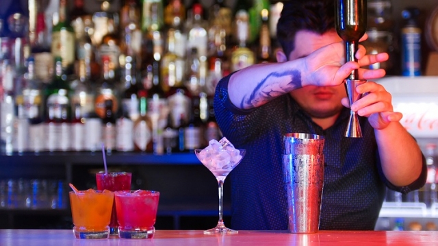 Why is it Beneficial for Individuals to Enroll in a Bartending School for Career Advancement