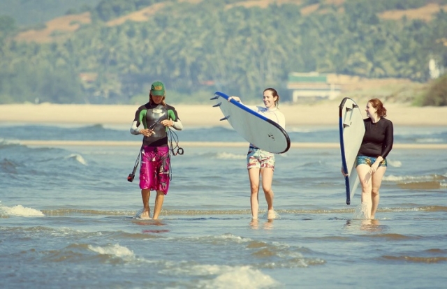 Why is it Important to Understand Proper Board Positioning in Surf Lessons