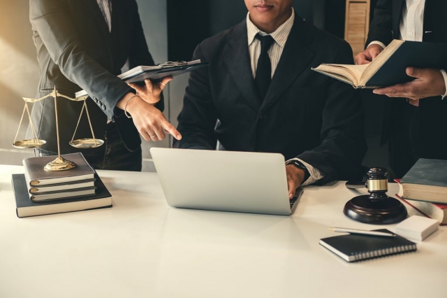 Navigating Divorce with Confidence: What to Expect from the Best Family Lawyer