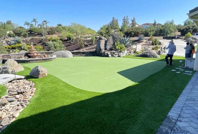 The Secrets to Creating a Pro-Quality Putting Green with Artificial Grass