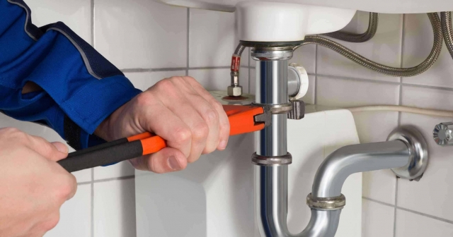 DIY or Hiring A Professional Plumber: Which One’s For You