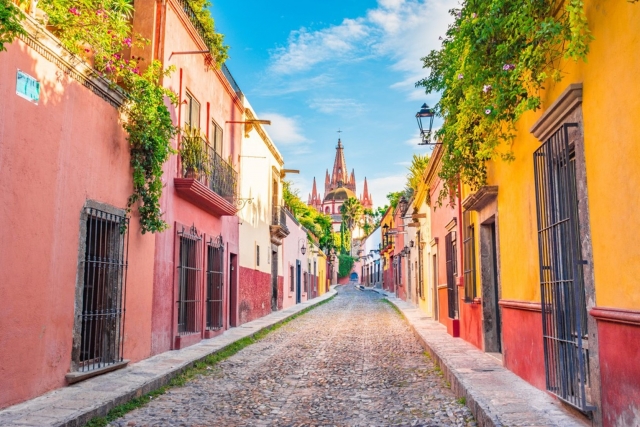 Mexico’s Top Broker Gunter Introduces San Miguel de Allende to Future Expats