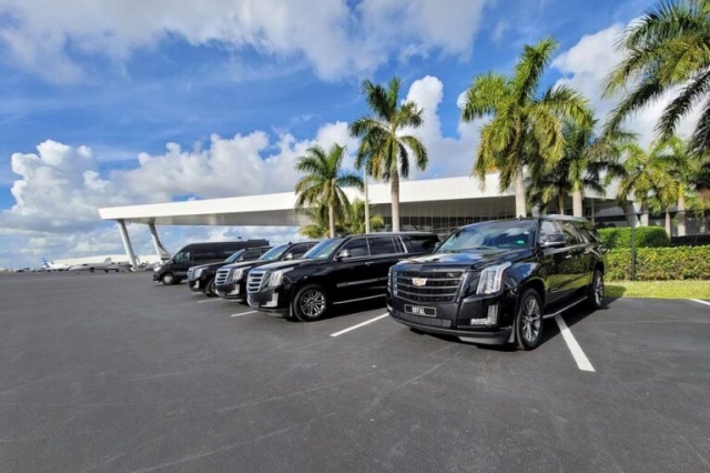Elevate Your Occasions with Corporate Limo Service: A Guide to Anniversaries & Birthdays