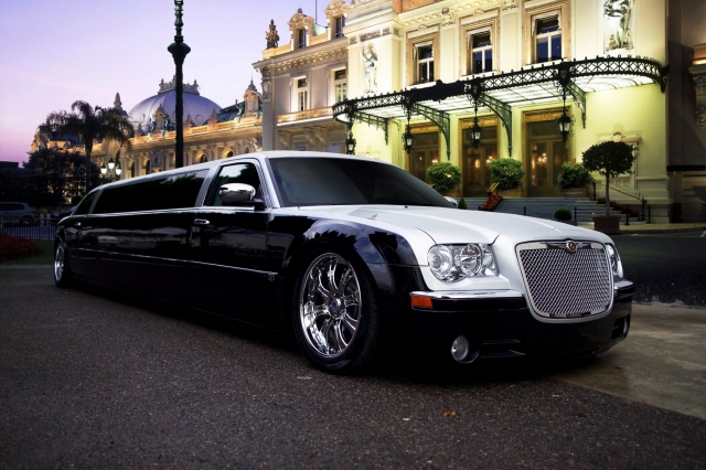 5 Reasons Why You Should Rent a Limousine for Your Prom Night