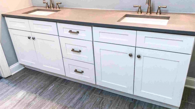 Choosing the Right Cabinets for Your Bathroom Décor