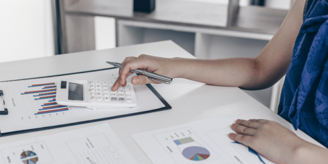 Navigating the Benefits of Outsourced Legal Bookkeeping Services for Law Firms