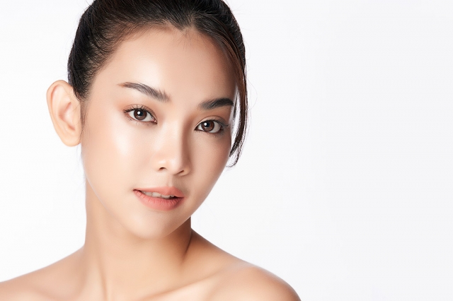 Are glutathione supplements suitable for all skin types and ages?