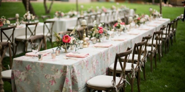 Farm Table Rentals for Family-Style Dining: Enhancing the Guest Experience