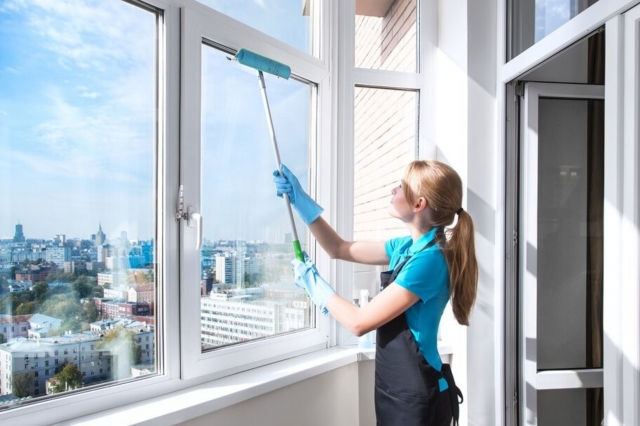 How do you clean windows in Canada?