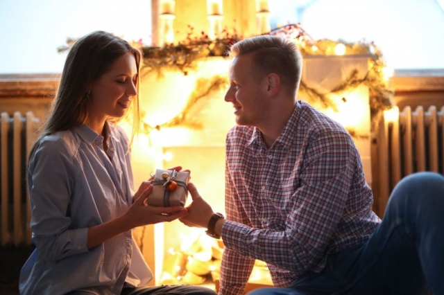 Celebrating Milestones – Unique and Meaningful Anniversary Gifts by Year