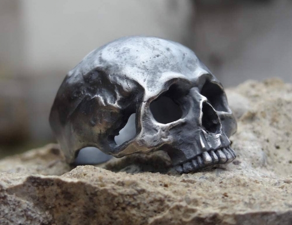 Personalizing Your Skull Ring: Customization Options for Men