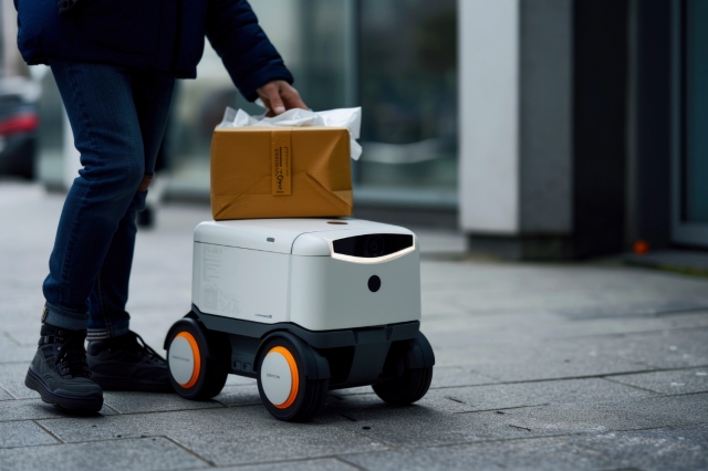 Revolutionizing Automated/Assisted Product Delivery with 4K Autofocus Cameras