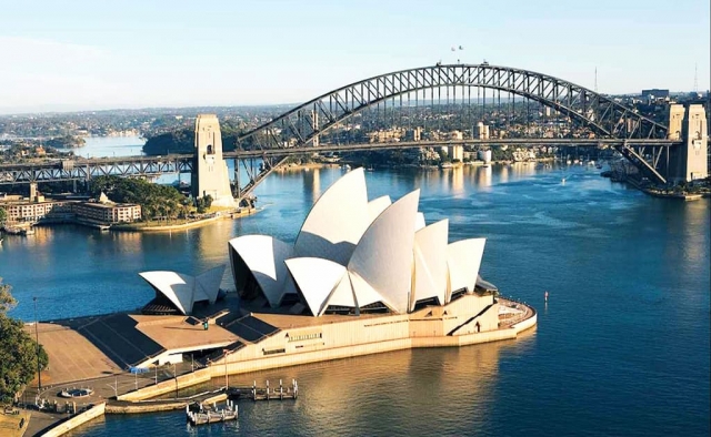 Discover Iconic & Epic Must-See Destinations on a Sydney Lunch Cruise!