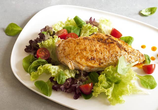 How many calories in 8 oz chicken breast?