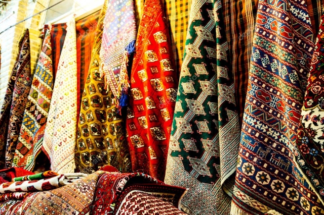 Scarves Market Key Companies Profile, Supply, Demand and SWOT Analysis 