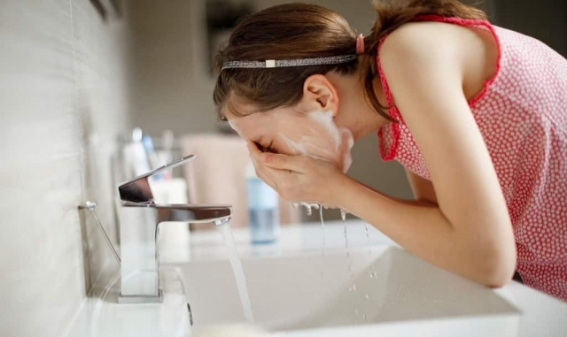 Why Dermatologists Recommend Salicylic Acid Face Wash for Clearer Skin