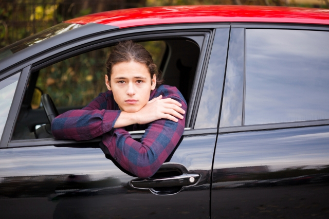 Teen driver tips to avoid crashes