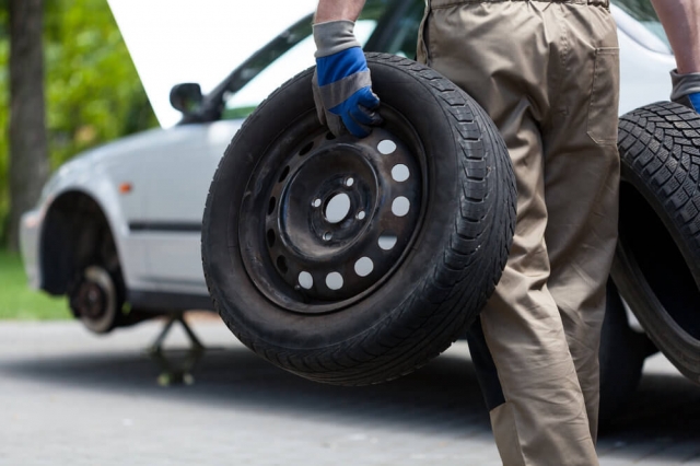What is a Mobile Tire Change Service, and How Does It Work?
