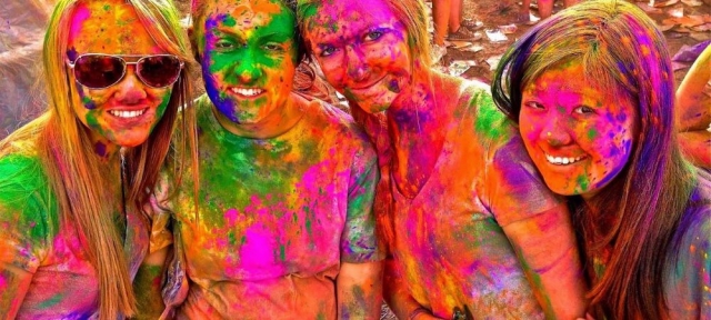 Happy Holi 2023 Quotes and Wishes in Hindi