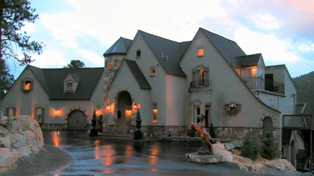 Is Arrowhead Manor in Colorado the Best Romantic Getaway?