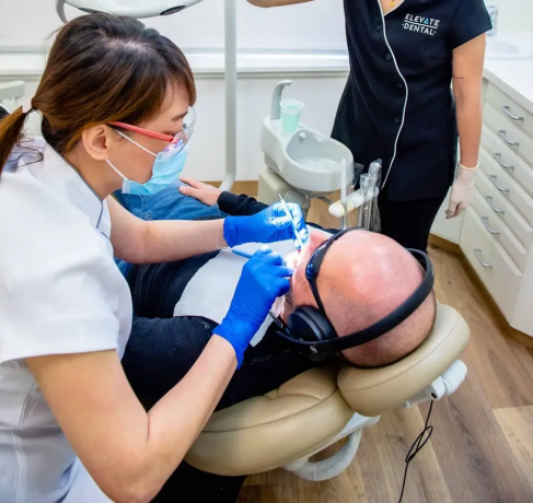 Is Tooth Extraction More Expensive in Private Clinics vs. Public Hospitals in Dubai?