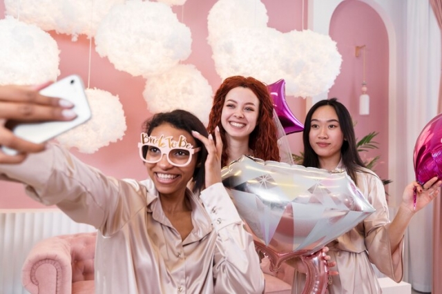 Top Reasons to Book a Photo Booth Rental in Edmonton