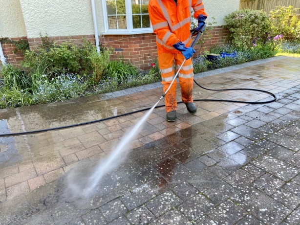 The Advantages of Professional House Washing Services