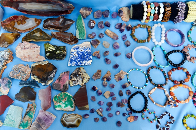 Exploring the World of Gemstone Jewelry: From Amethyst to Garnet