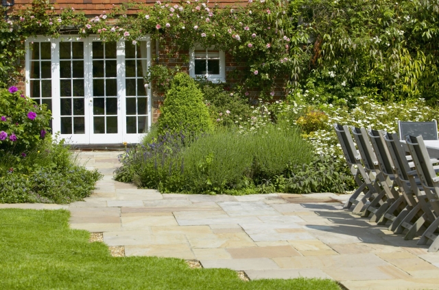The Ultimate Guide to Low-Maintenance Landscaping: Effortless Beauty