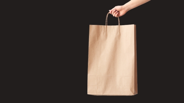 How Paper Bags Are Revolutionizing Packaging in 2024