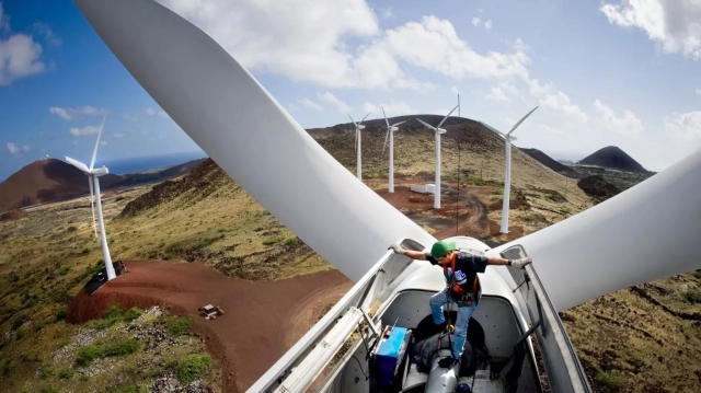 The Complete Guide to Wind Turbine Operations and Maintenance 