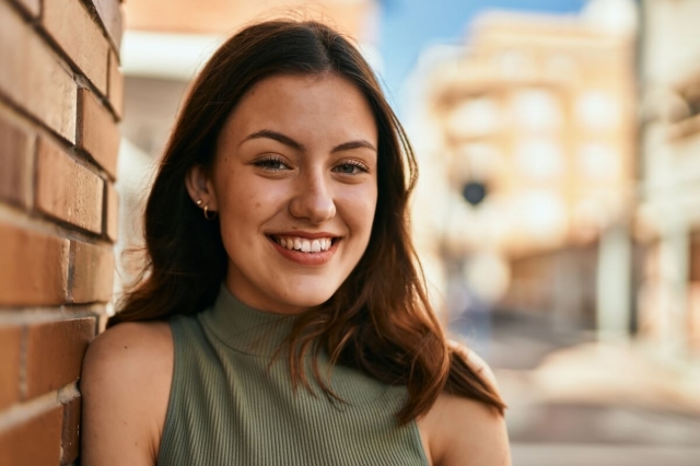 Cracked Tooth Symptoms, Diagnosis & Treatment: What to Look For